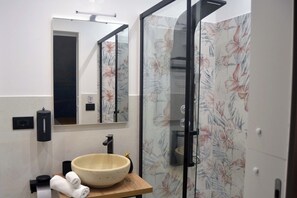 Doccia, asciugacapelli, bidet, asciugamani