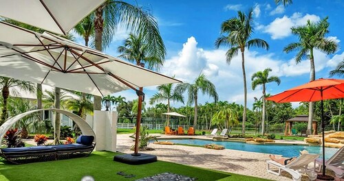 Lux Paradise Resort: Courts/Pickleball/Paddle/Pool