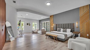 6 bedrooms, desk, iron/ironing board, free WiFi