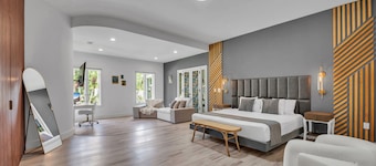 Lux Paradise Resort: Courts/Pickleball/Paddle/Pool