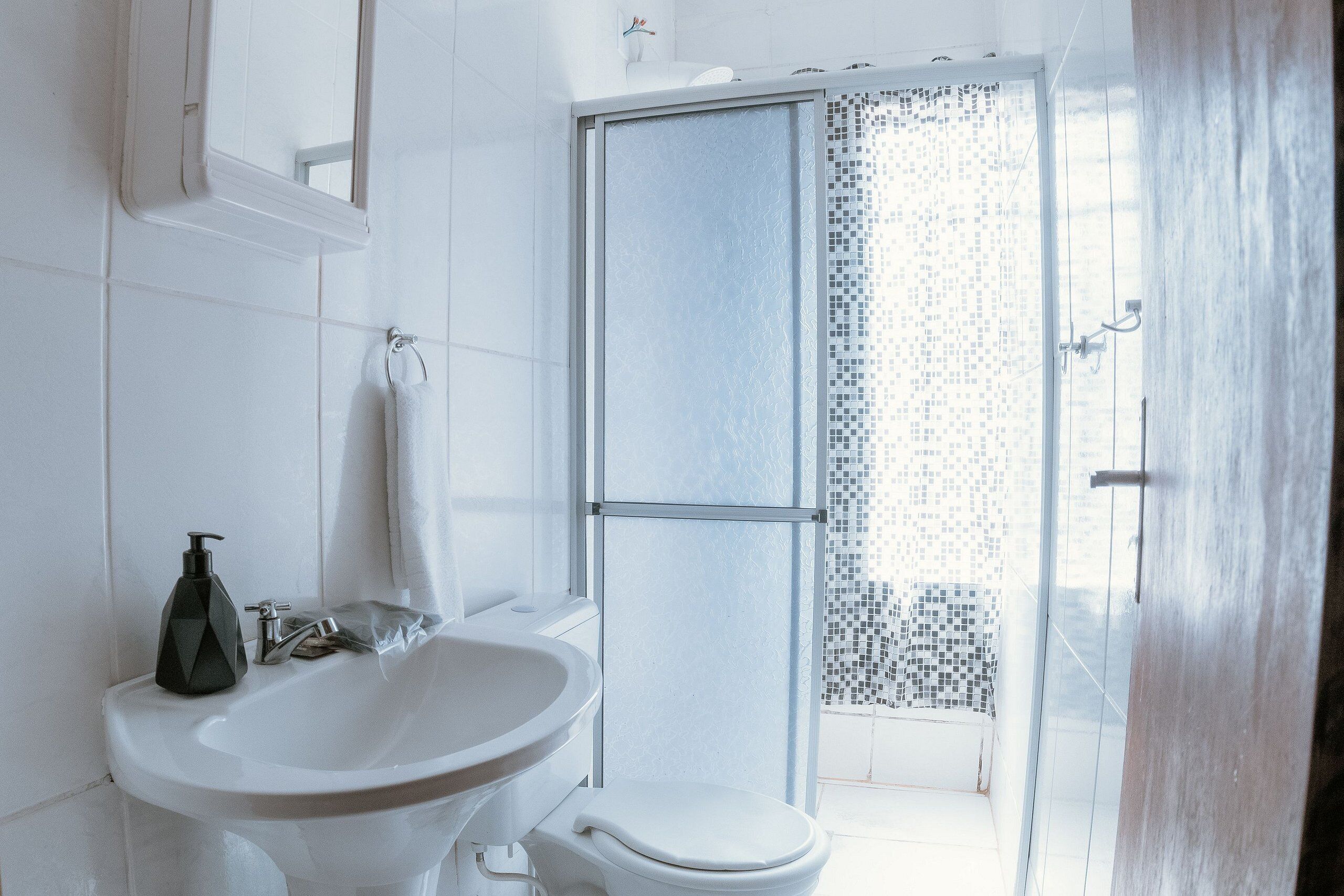 Comfort-Studio | Badezimmer | Dusche, kostenlose Toilettenartikel, Seife, Shampoo