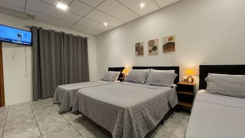 Studio | Skrivebord for bærbar PC og wi-fi (inkludert)