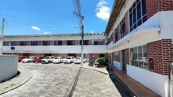 Studio tiện nghi đơn giản | Ngoại thất