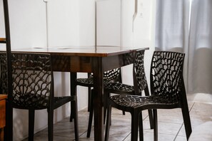 Studio | Dining - Villa Bilac Studios (Blumenau)