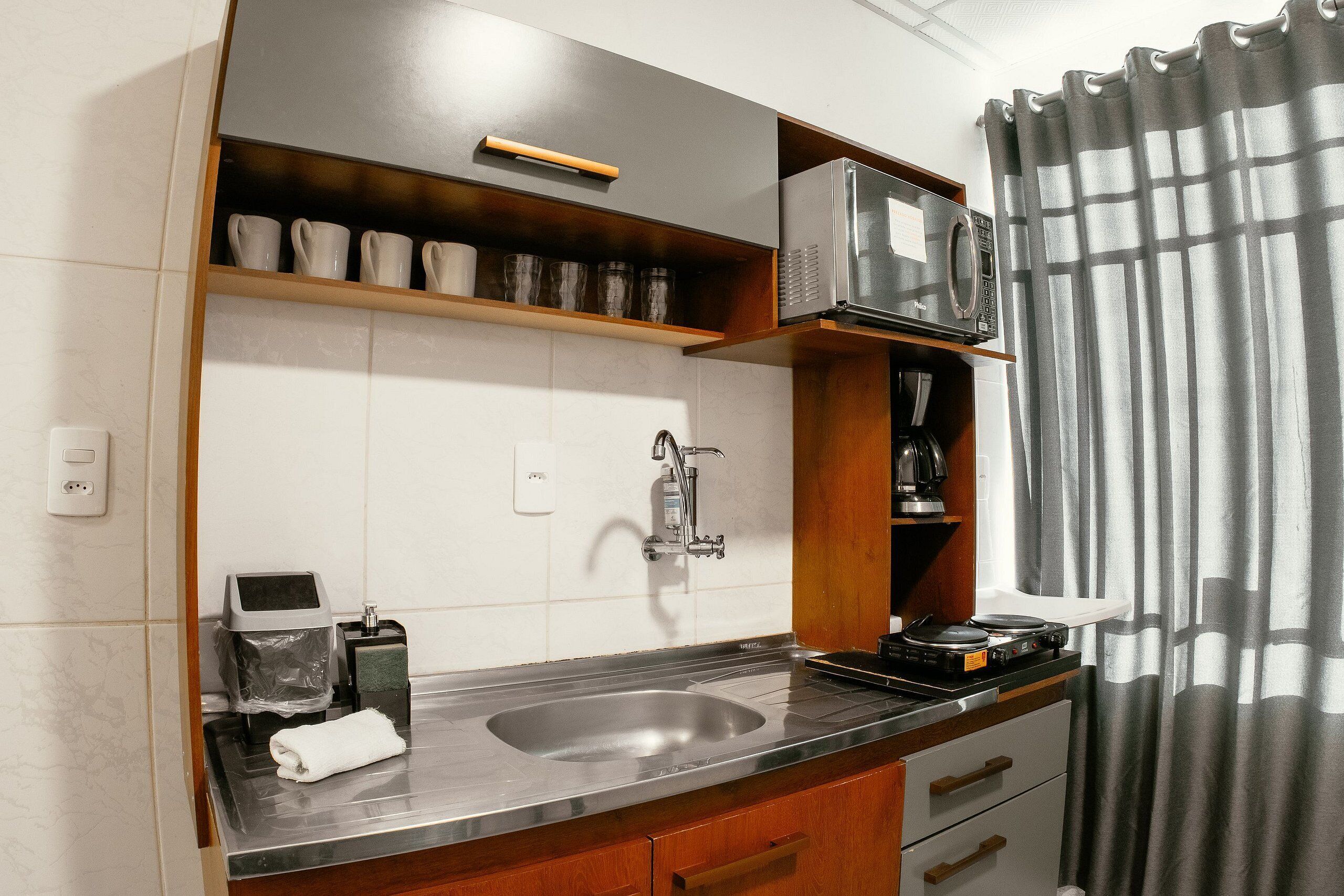 Studio | Private kitchen | Fridge, microwave, stovetop, cookware/dishes/utensils