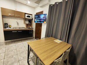 Comfort Studio | Dining - Villa Bilac Studios (Blumenau)