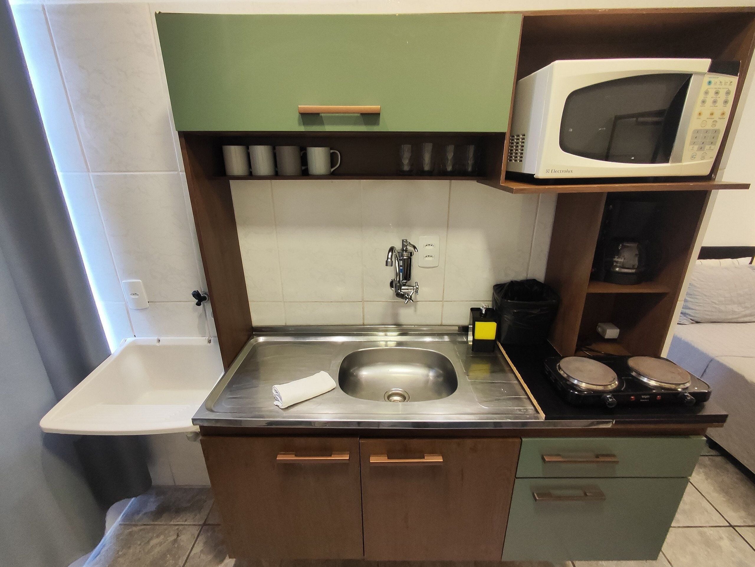 舒适开间 | 私人厨房 | 冰箱、微波炉、炉灶、厨具/餐具
