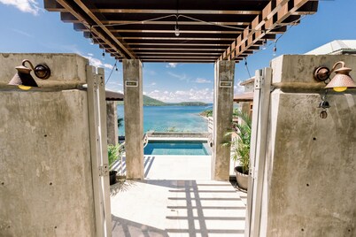 5BR/4.5BA Beachfront Retreat @Culebra, Puerto Rico w. heated pool