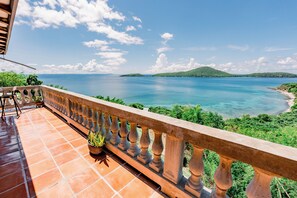 Terrace/patio - 5BR/4.5BA Beachfront Retreat @Culebra, Puerto Rico w. heated pool (Culebra)