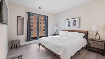 2 bedrooms, iron/ironing board, internet, bed sheets