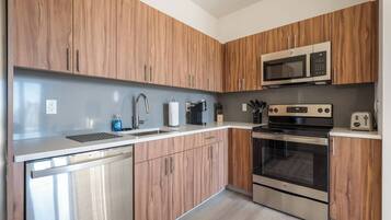 Coffee/tea maker, fridge, microwave, oven