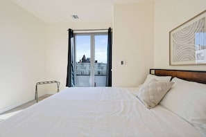2 bedrooms, desk, iron/ironing board, WiFi - Modern  ! 2BR Free Parking ! 30 Min to NYC ! (Newark)