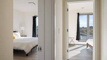 2 bedrooms, desk, iron/ironing board, WiFi