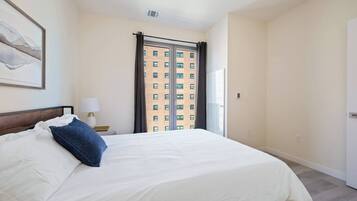 2 bedrooms, iron/ironing board, internet, bed sheets