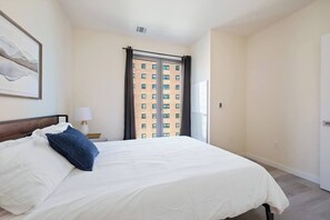 2 dormitorios, tabla de planchar con plancha, wifi y ropa de cama