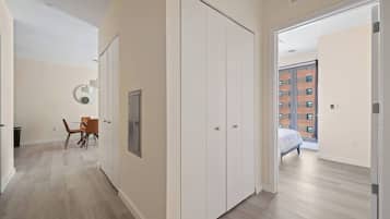 2 bedrooms, iron/ironing board, internet, bed sheets