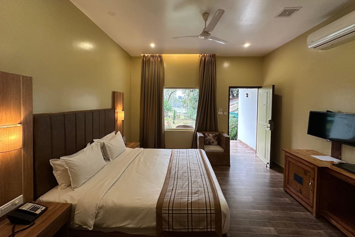 Premium Double or Twin Room, Balcony, River View | Egyptian cotton sheets, premium bedding, down comforters, pillowtop beds