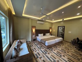 Comfort Twin Room, Non Smoking, Ground Floor | Egyptian cotton sheets, premium bedding, down comforters, pillowtop beds