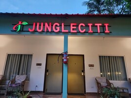 Fachada de la propiedad