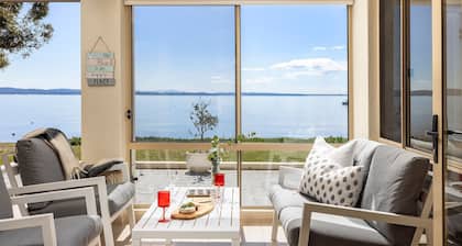 Foreshore Delight offers a tranquil holiday retreat with breathtaking water views