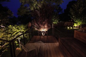 Outdoor dining - 3-Bedroom Modern Farmhouse with large backyard in downtown Charlottesville (Charlottesville)