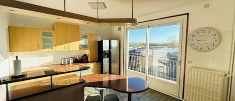 Fridge, microwave, oven, coffee/tea maker