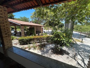 Property grounds - Charming 2-bedroom house with WiFi, AC in fabulous Pindoretama (Pindoretama)