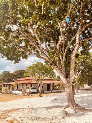 Exterior - Charming 2-bedroom house with WiFi, AC in fabulous Pindoretama (Pindoretama)