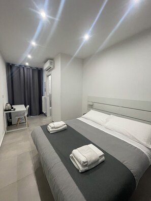 Desk, free WiFi - Porta Nuova Suite 57 (Turin)