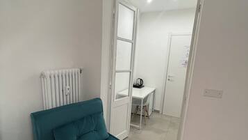 Double Room, 1 Queen Bed | Desk, free WiFi