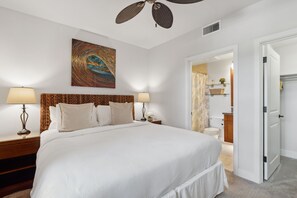 2 室のベッドルーム、デスク、アイロン / アイロン台、旅行用ベビーベッド