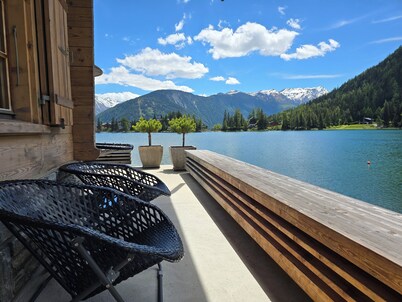Waterfront chalet / villa with breathtaking views of the lake and mountains