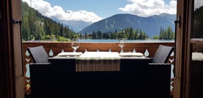 Outdoor dining - Waterfront chalet / villa with breathtaking views of the lake and mountains (Orsières)