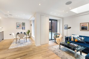 Interior - The Modern Nest: Chic 2BR Oasis in the City (London)