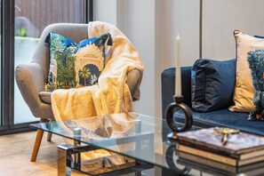 Interior - The Modern Nest: Chic 2BR Oasis in the City (London)