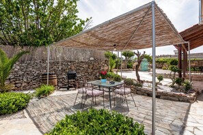Comfort-Villa, Bergblick | Terrasse/Patio