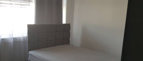 4 bedrooms, iron/ironing board, WiFi