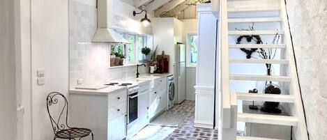 House, 2 Bedrooms, Accessible, Balcony | Bathroom amenities