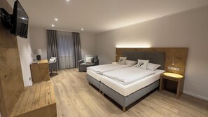 Eenvoudige tweepersoonskamer, voor 1 persoon | Een bureau, gratis wifi