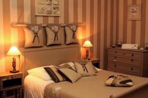 6 bedrooms, iron/ironing board, WiFi, bed sheets