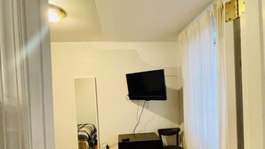 Interior - Charming 2-bedroom apartment in delightful New York with WiFi, AC (New York)