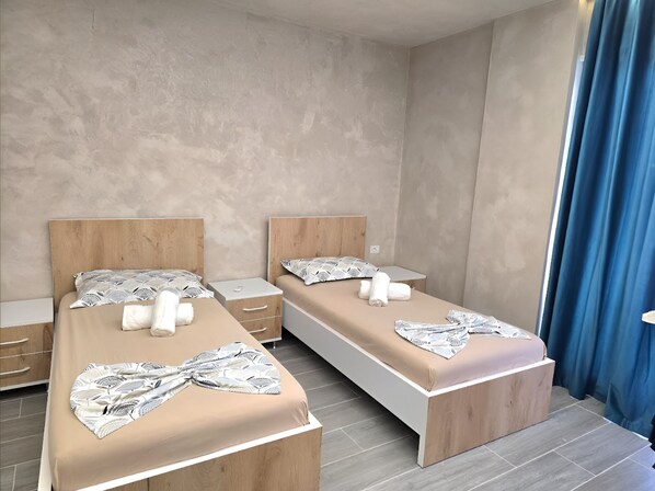 3 bedrooms, iron/ironing board, WiFi, bed sheets