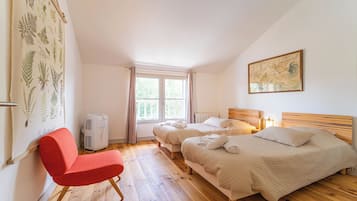 3 slaapkamers, een strijkplank/strijkijzer, reisbedje, wifi