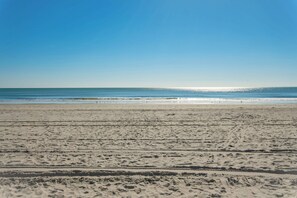 Plage, chaises longues
