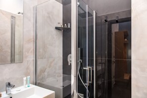 Standard Room | Bathroom | Hair dryer, slippers, towels, soap - MAIN - Duomo (Naples)