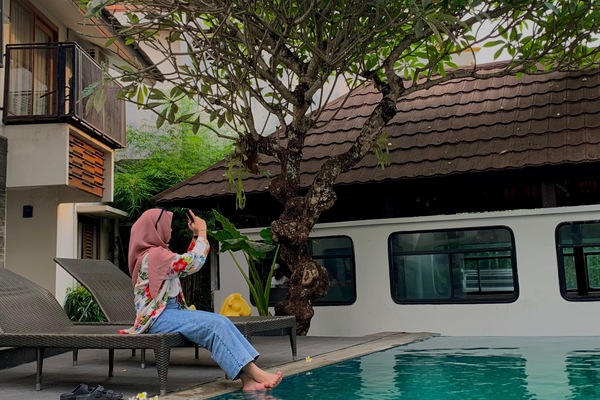 Outdoor pool, open 6:00 AM to 8:00 PM, sun loungers
