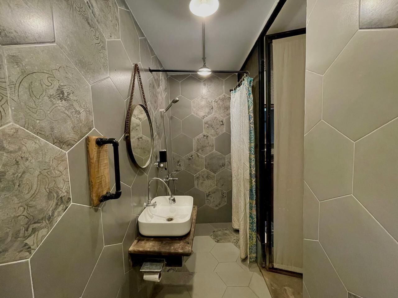Double Room | Bathroom | Shower, bidet, towels, soap