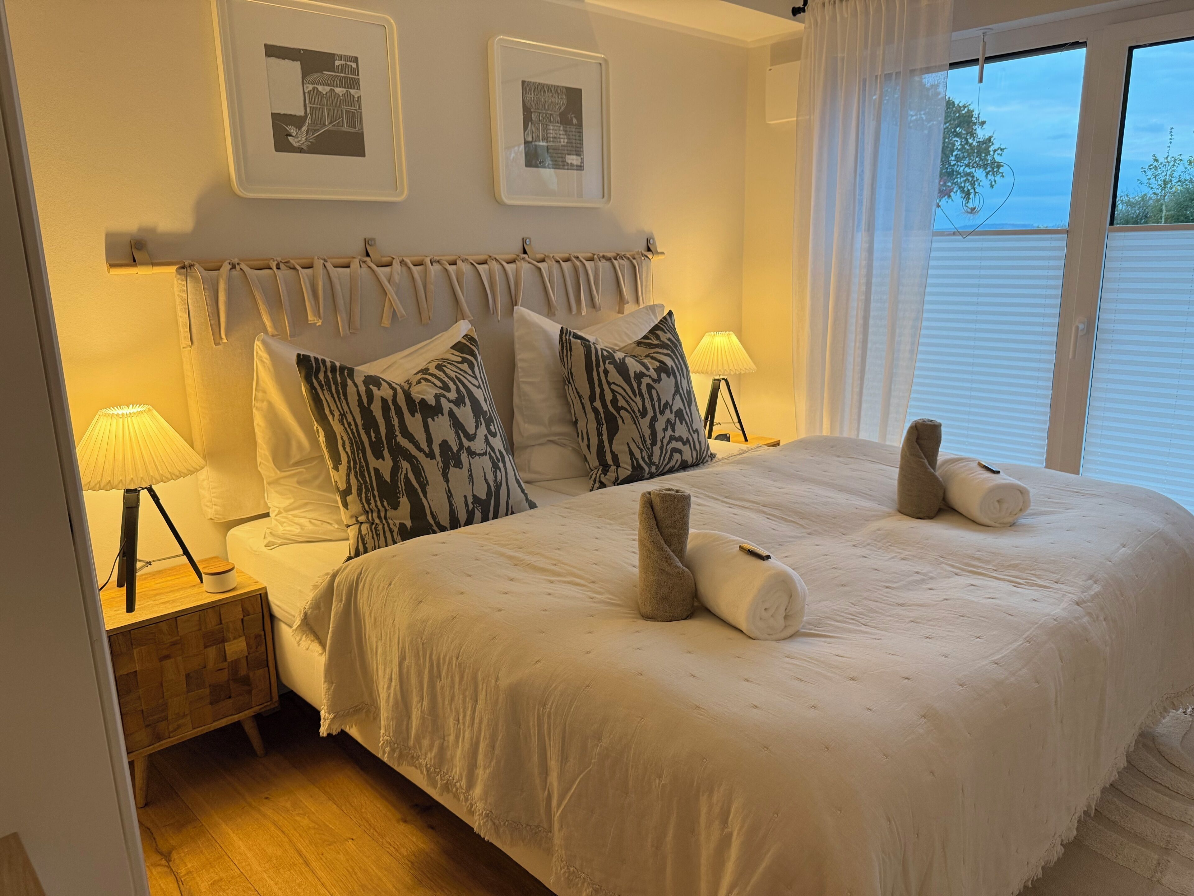 3 bedrooms, desk, iron/ironing board, travel crib