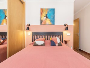 2 bedrooms, free WiFi, bed sheets - Zinnia Villa, Tavira, Algarve (Tavira)