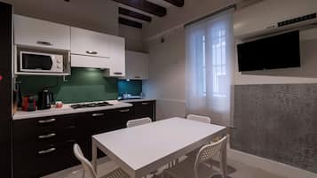 Condo phong cách cổ điển | Phòng ăn